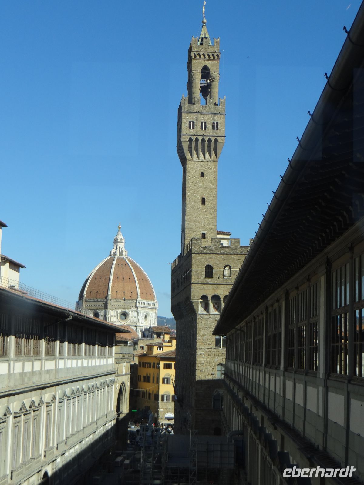Florenz, der Blick aus dem Fenster der Uffizien lüftet die Augen ein wenig aus. 