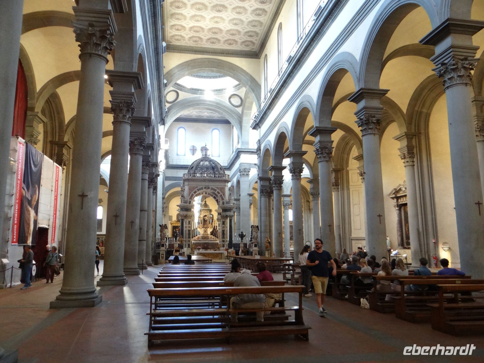 Florenz, S. Spirito, ein wunderbar klar gegliederter Raum aus der Renaissance.