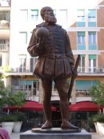 Pisa, Galileo Galilei steht hier ein wenig verloren. Doch wir sind voller Bewunderung für ihn. 