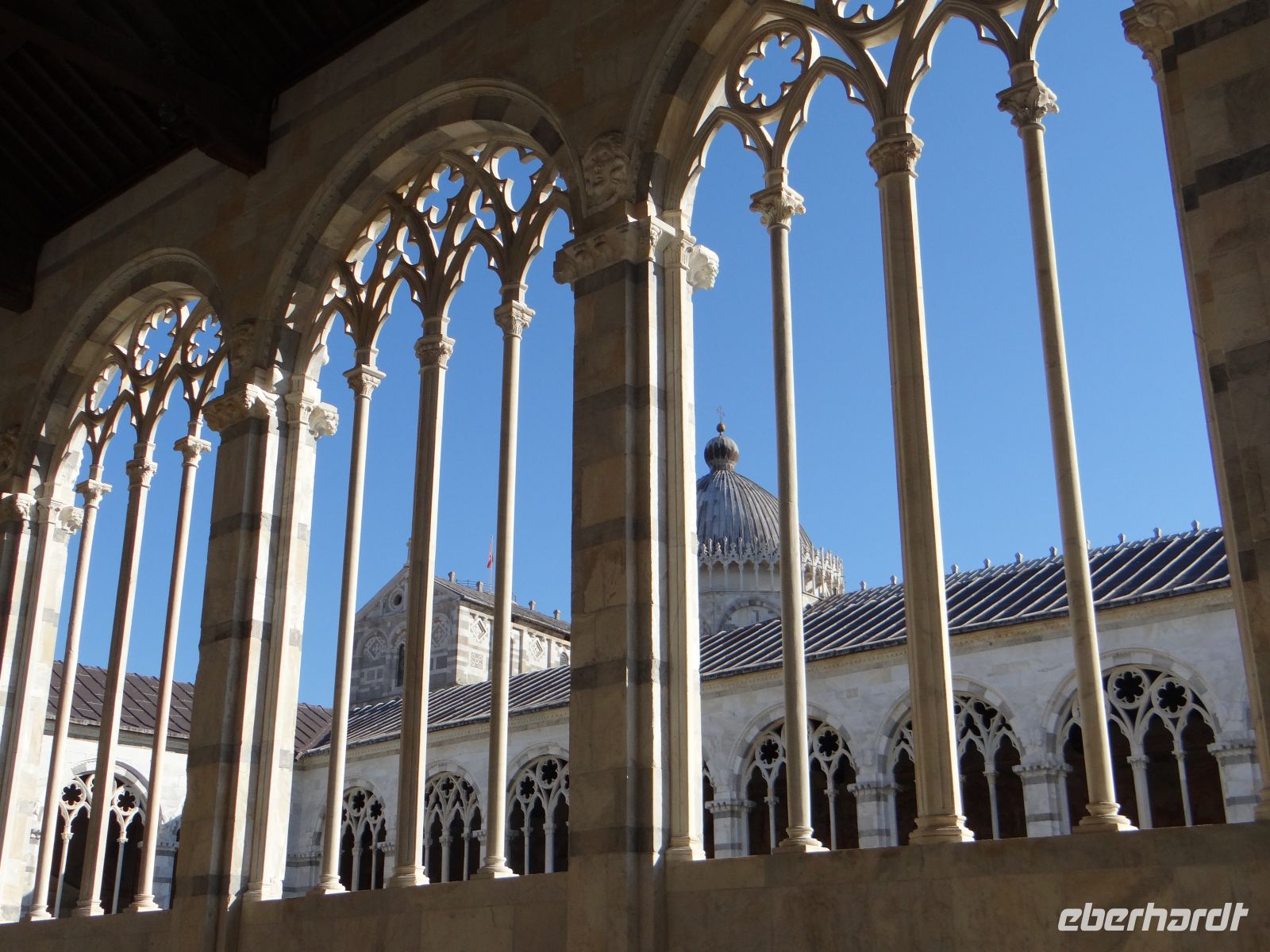 Pisa, der Campo Santo wirkt in seiner Geschlossenheit und Eleganz wie ein Kreuzgang.