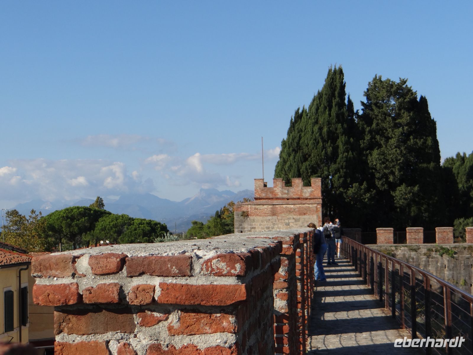 Pisa, von der Stadtmauer aus hat man einen schönen Blick auf Stadt und Land.