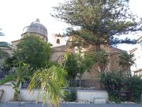 Blick auf die Catedrale Maria di Romania in Tropea, Kalabrien 