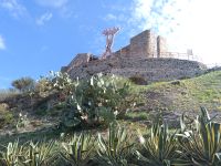 Ein Blick von unten an MUSABA und den alten Kloster - Kalabrien