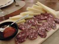 Weinprobe mit regionalen Spezialitäten 