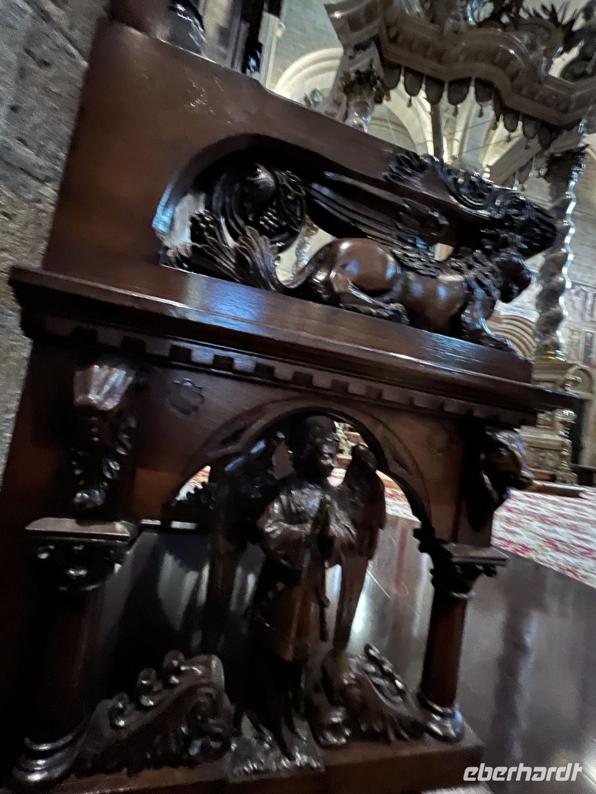 Weihnachts- & Silvesterreise Südtirol:  Trient -Dom - Stuhldetail 