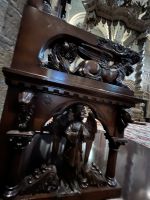 Weihnachts- & Silvesterreise Südtirol:  Trient -Dom - Stuhldetail 