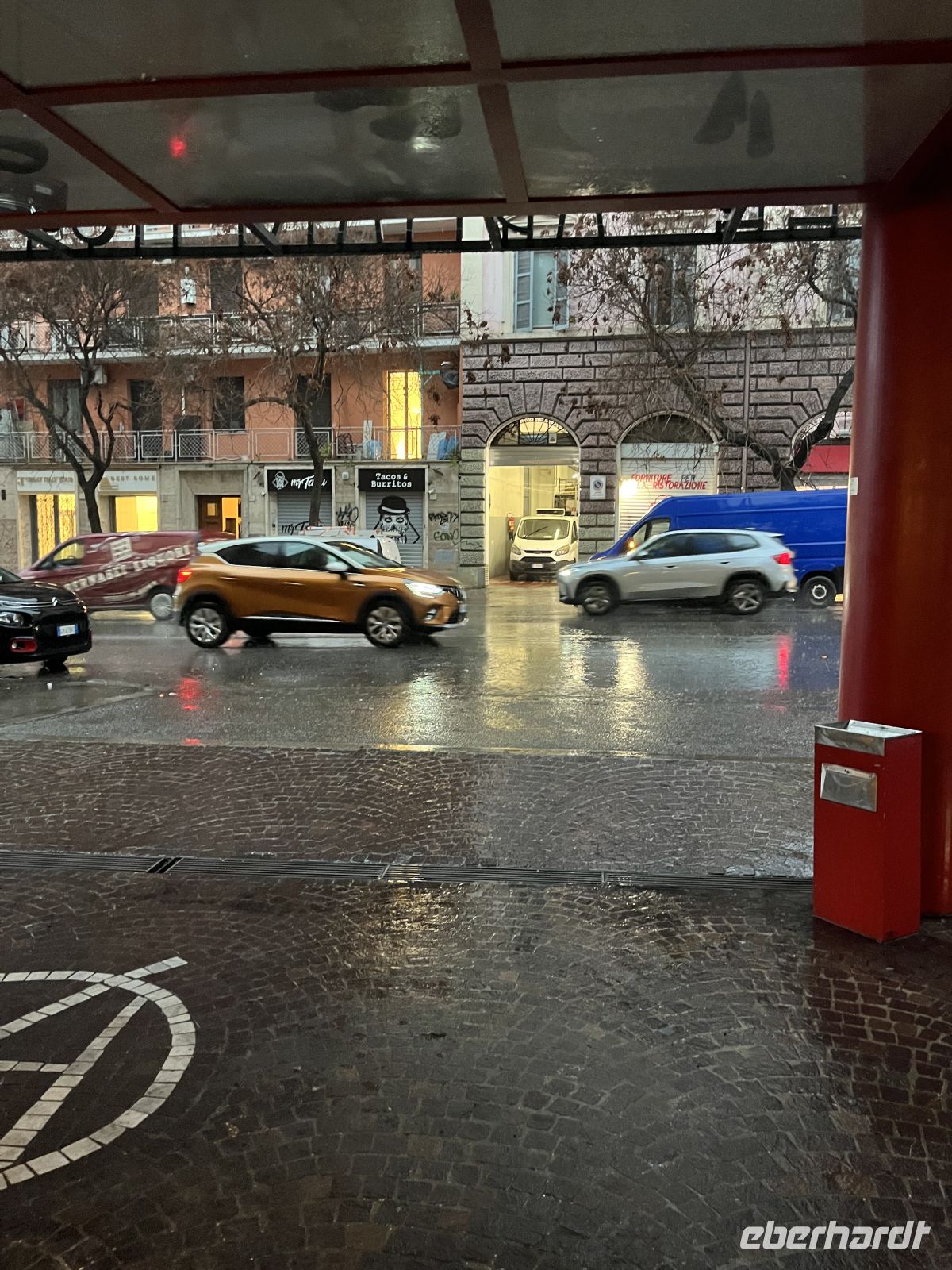 ROM - 9:20 Uhr vor unserem Hotel - Regen!!!