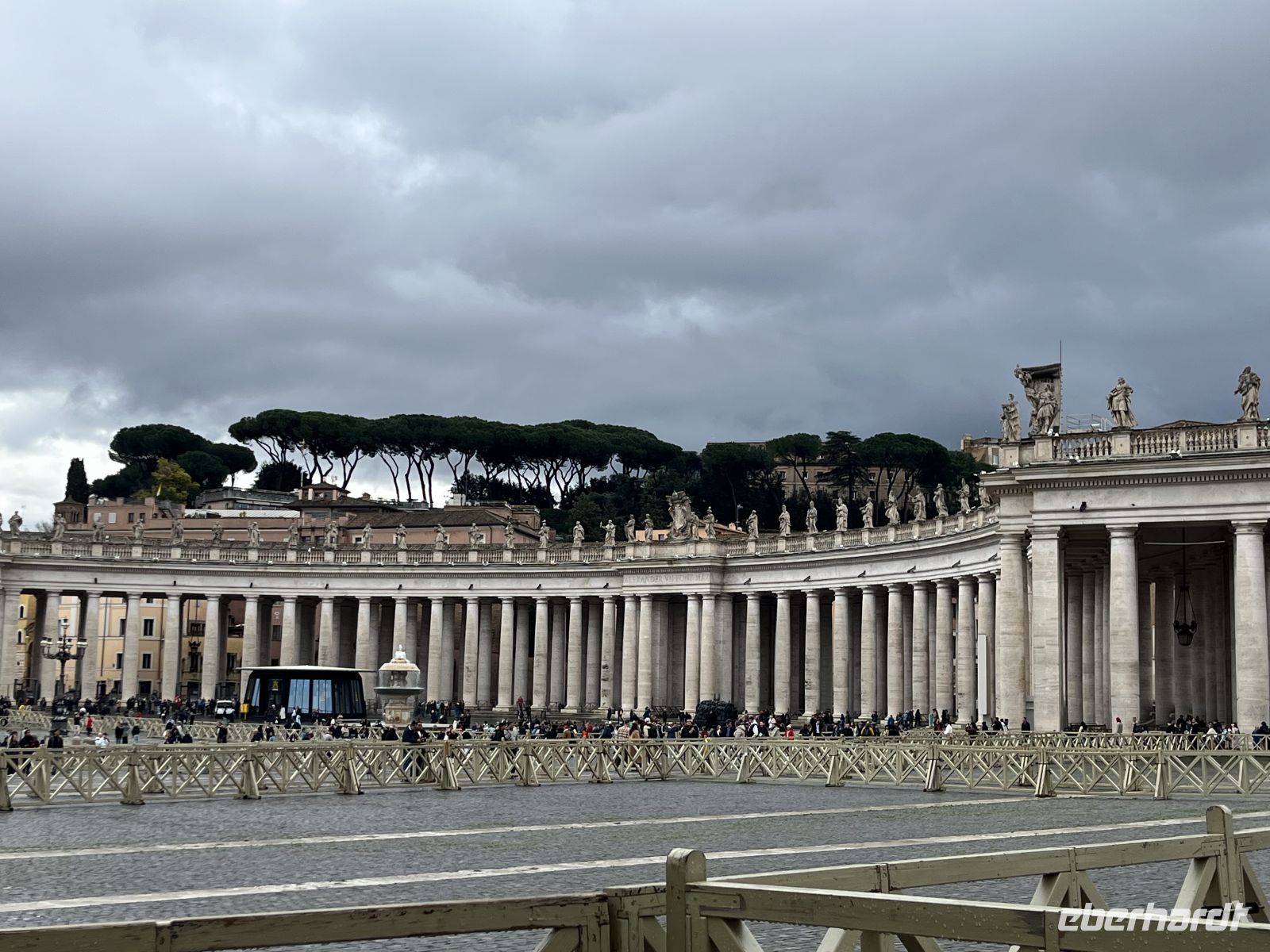ROM - Petersplatz im Vatikanstadt - Blick auf die Kolonnaden