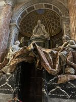 ROM - Petersdom - Grabmal Papst Alexander VII.; links - die Barmherzigkeit/  recht - die Wahrheit, die ans Licht kommt; mittig, der Tod kommt ans Tageslicht