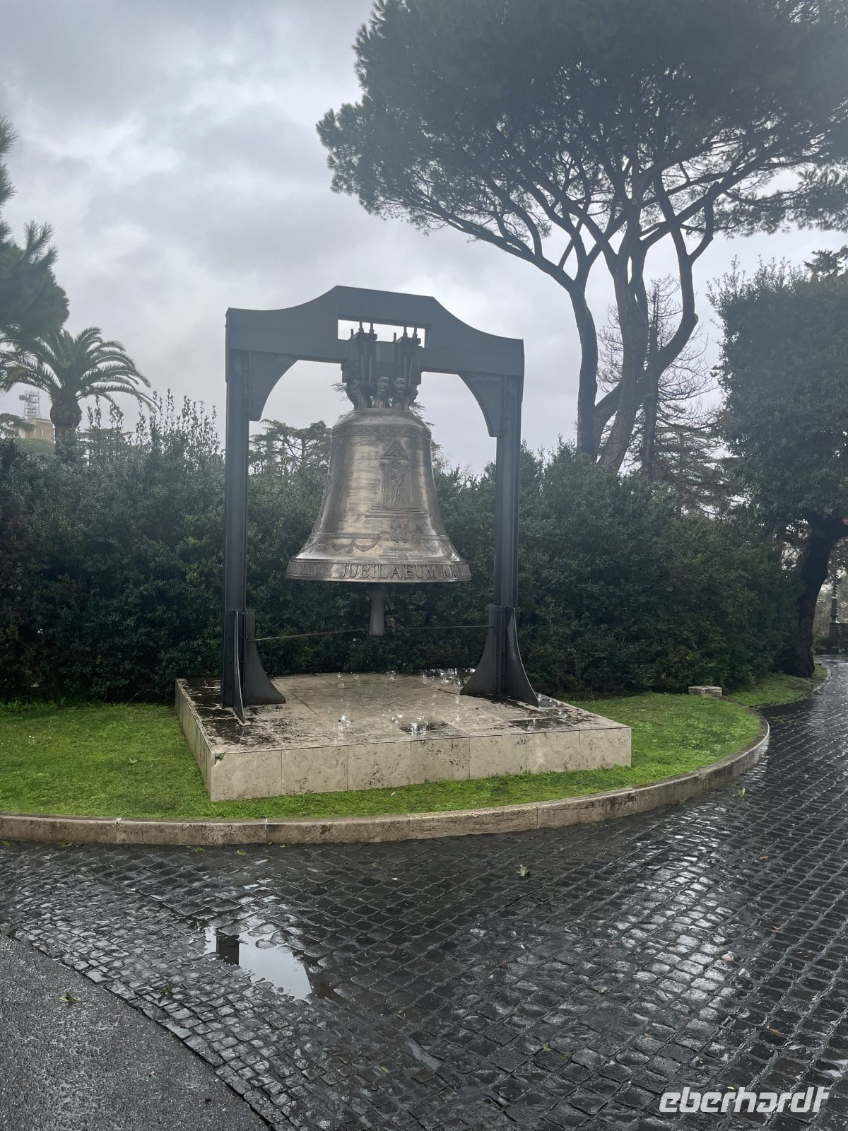 ROM- Besuch Vatikanischen Garten - Jubiläumsglocke