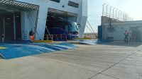 Ausfahrt aus der Fähre bei Porto Torres &ndash; &copy; Allina Anderer (Eberhardt TRAVEL)