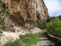Positano, an diesen Stalaktiten führt uns der Weg vorbei. &ndash; &copy; Vivian Kreft (Eberhardt TRAVEL)