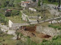 Diese Mauern zu errichten, braucht kundige Handwerker, die auf Mörtel verzichten. Diese Mauern zu errichten braucht Spezialisten.  &ndash; &copy; Vivian Kreft (Eberhardt TRAVEL)