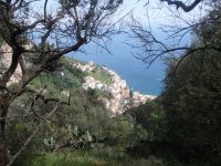 Amalfi, da hinunter stürzen wir uns nun..... &ndash; &copy; Vivian Kreft (Eberhardt TRAVEL)