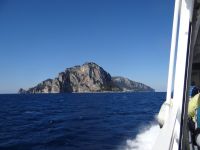 Capri, auf dem steilen Felsen vor uns hatte Kaiser Tiberius seinen Palast.  &ndash; &copy; Vivian Kreft (Eberhardt TRAVEL)