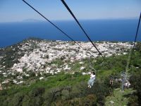Capri, mit dem Sessellift geht es vom Monte Solaro hinunter. &ndash; &copy; Vivian Kreft (Eberhardt TRAVEL)