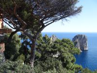 Capri, Blick auf die Faraglioni-Felsen &ndash; &copy; Vivian Kreft (Eberhardt TRAVEL)