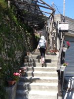 Tramonti, die letzten Stufen müssen genommen werden, dann haben wir unser Ziel erreicht.  &ndash; &copy; Vivian Kreft (Eberhardt TRAVEL)