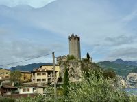 2. Tag: Vorbeifahrt am Gardasee – Scaligerburg in Malcesine &ndash; &copy; Andreas Wolfsteller (Eberhardt TRAVEL)
