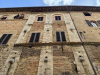 4. Tag: Stadtführung in San Gimignano – Fassaden in der Via San Giovanni &ndash; &copy; Andreas Wolfsteller (Eberhardt TRAVEL)