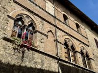 4. Tag: Stadtführung in San Gimignano – Fassaden in der Via San Giovanni &ndash; &copy; Andreas Wolfsteller (Eberhardt TRAVEL)