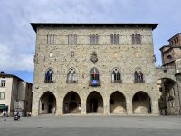 9. Tag: Spaziergang durch Pistoia – Domplatz mit Palazzo del Comune &ndash; &copy; Andreas Wolfsteller (Eberhardt TRAVEL)