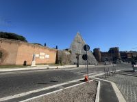 Pyramide Cestia (2) &ndash; &copy; Thomas Krupp (Eberhardt TRAVEL)