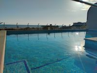 Hotelpool auf der Dachterasse &ndash; &copy; Monika Cortese (Eberhardt TRAVEL)