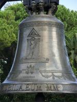 Tag 5 - Vatikanische Gärten: Milleniumsglocke