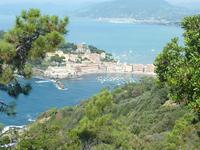 Blick von ganz oben auf die Stille Bucht
