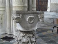 Taufbecken im Dom Asti