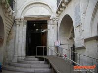 Eingang zur Grottenkirche