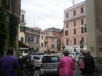 Spaziergang durch die Straßen Roms