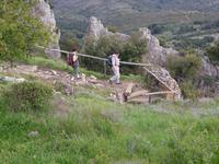 Familie Meyer beim Abstieg des Monte Novo San Giovanni