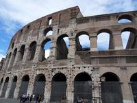 Das Kollosseum sieht aus wie ein Schweizer Käse