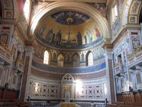 Blick in den Altarraum