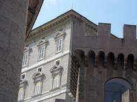 Die Fenster sind geschlossen, der Papst ist nicht in Rom