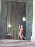 Wache stehen für das Oberhaupt der Katholischen Kirche