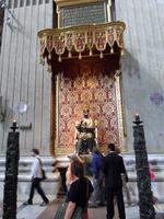 keiner weiß, warum man den Fuß von petrus anfasst