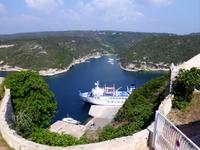 DSCI1206Blick in den Hafen von Bonifacio