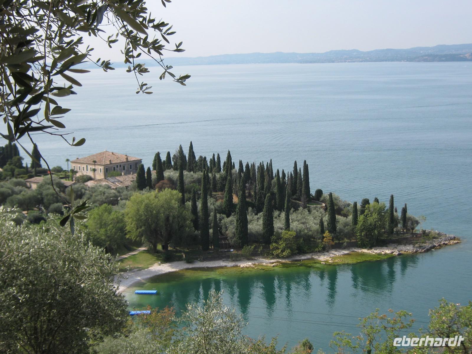 Blick auf San Vigilio vom Monte Luppia