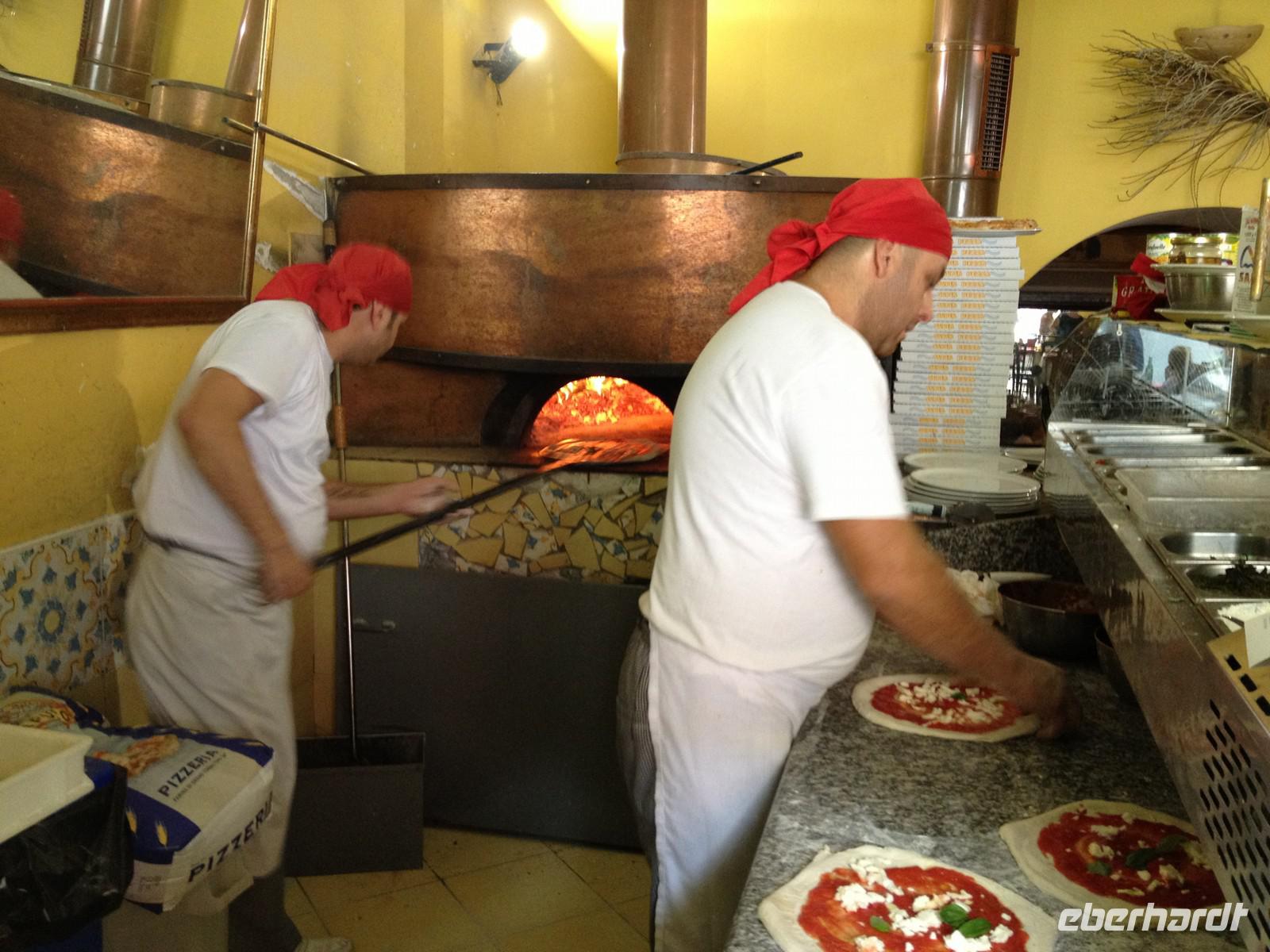 Pizza Margherita in Napoli