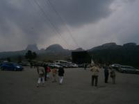 Falzaregopaß, Blick auf die Talstation der Seilbahn zum Laguzoi