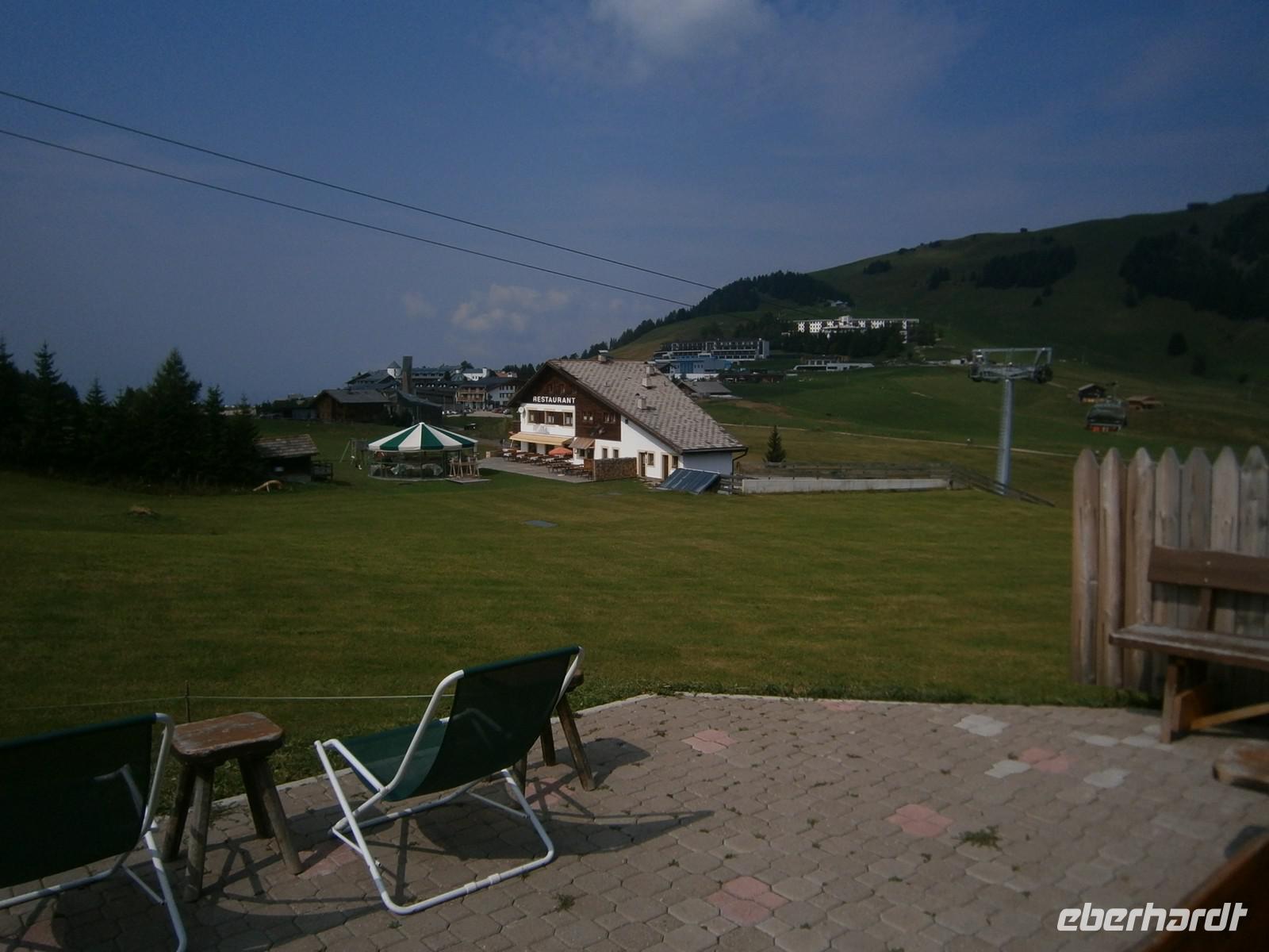 Auf der Seiser Alm, Blick von der Terasse einer Jausenstation