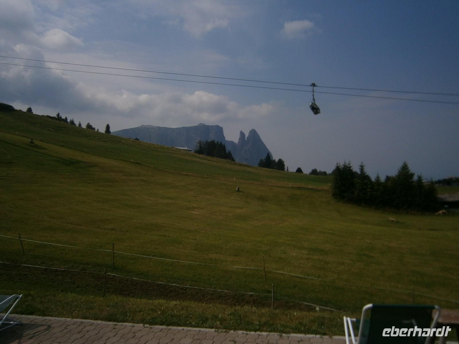 Seiser Alm, Im Hintergrund der Schlern
