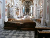Kloster Neustift, prächtige Fresken und Stuckarbeiten in der Klosterkirche