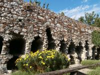 Gräber im Stein in Taormina