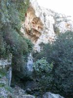 Nekropolen und Höhlenbehausungen