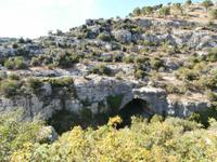 Nekropolen und Höhlenbehausungen