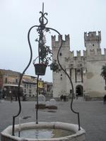 Vor der Burg Sirmione